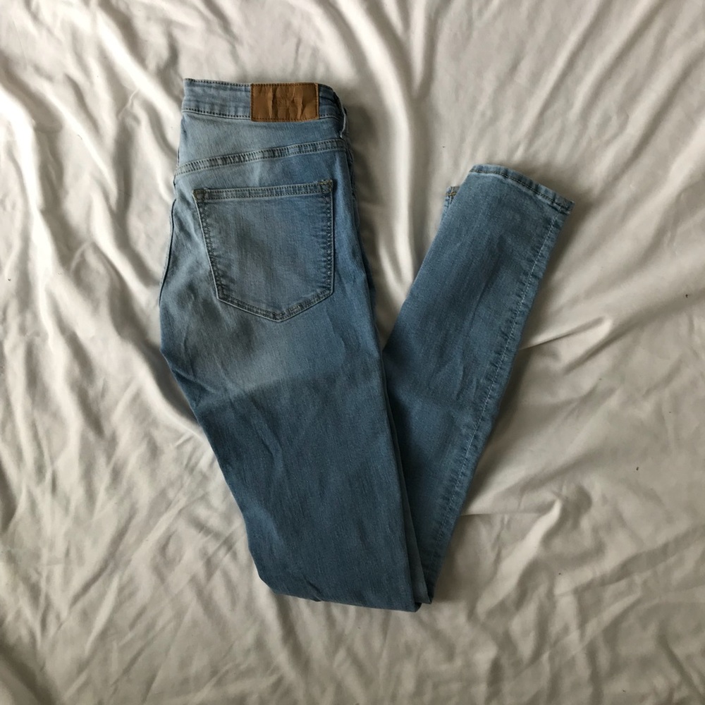 H&M light wash skinny jean